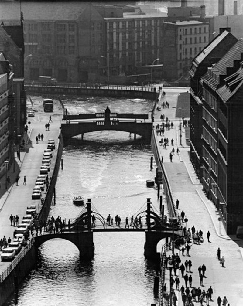 Peter Heinz Junge: Mittlerer Spreekanal im mittäglichen Gegenlicht, 10. Mai 1972 (BArch) 30 mittlerer spreekanal